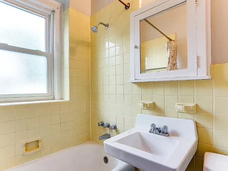 Yorkshire Apartments — Photo 3