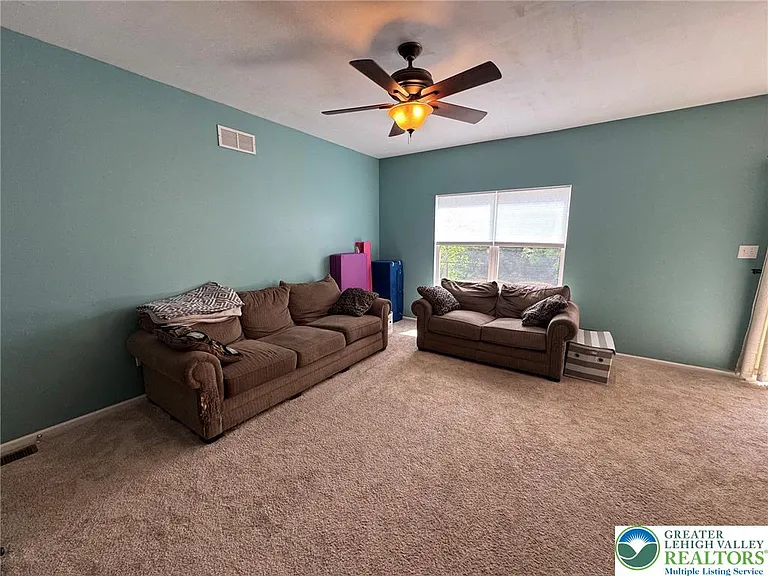 1081 Tudor Dr — Photo 6