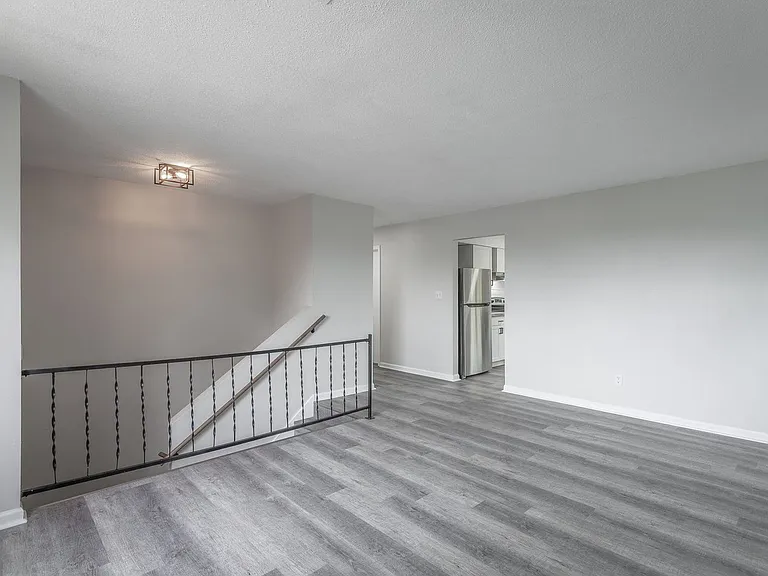 833 Sylvan Dr — Photo 3