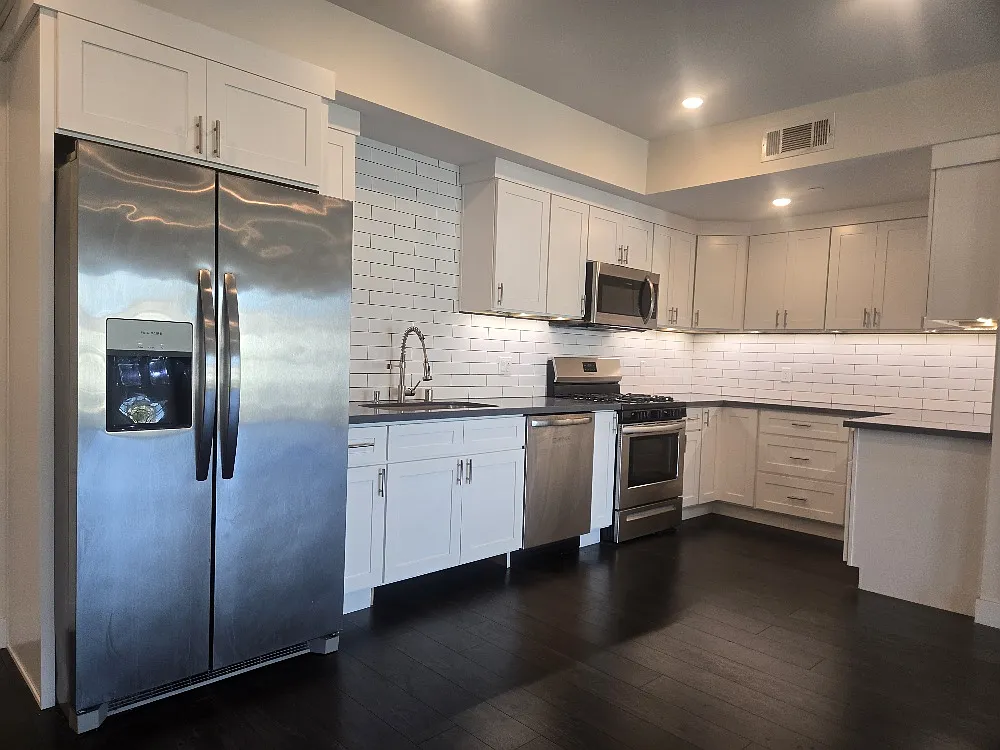 2 bed, 1100 sqft, $3,250 — Photo 2