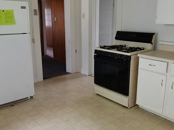 2nd image of 119 3rd Ave