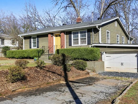 3rd image of 993 Manor Dr SE