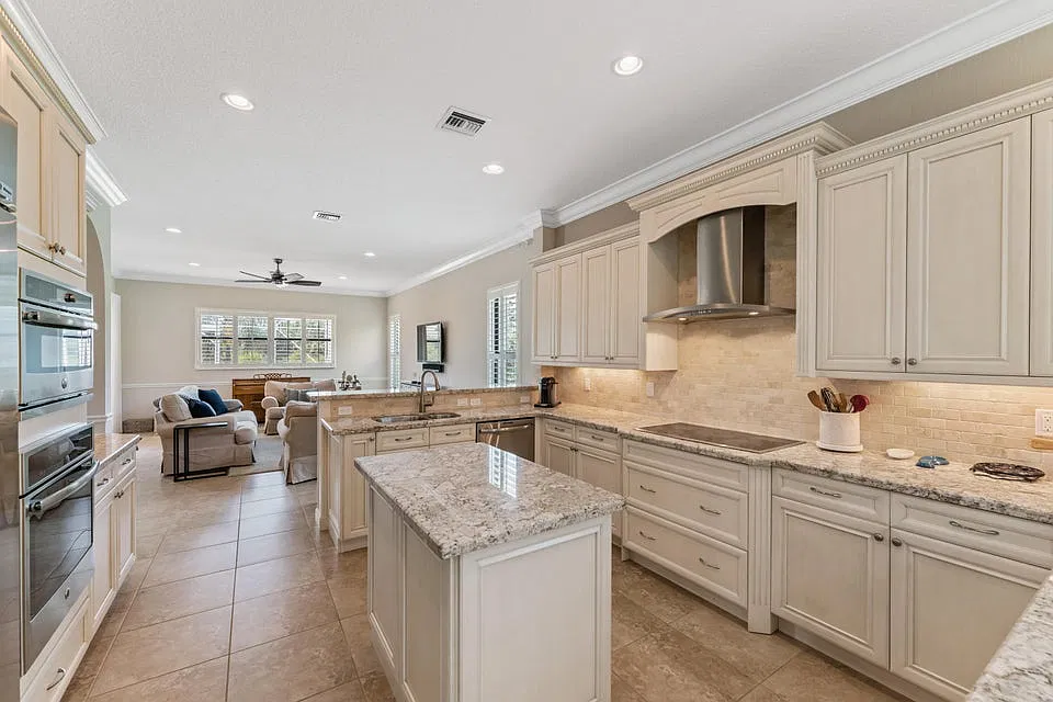 5 bed, 3611 sqft, $6,250 — Photo 3