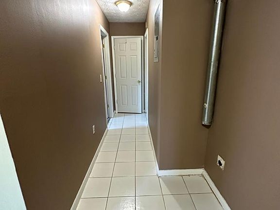 5th image of 524 Cherry Hill Dr APT B