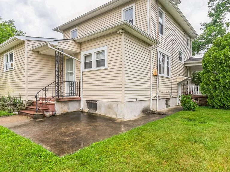 117 Station Ave #B — Photo 1