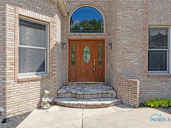 3rd image of 2312 Shoreland Ave