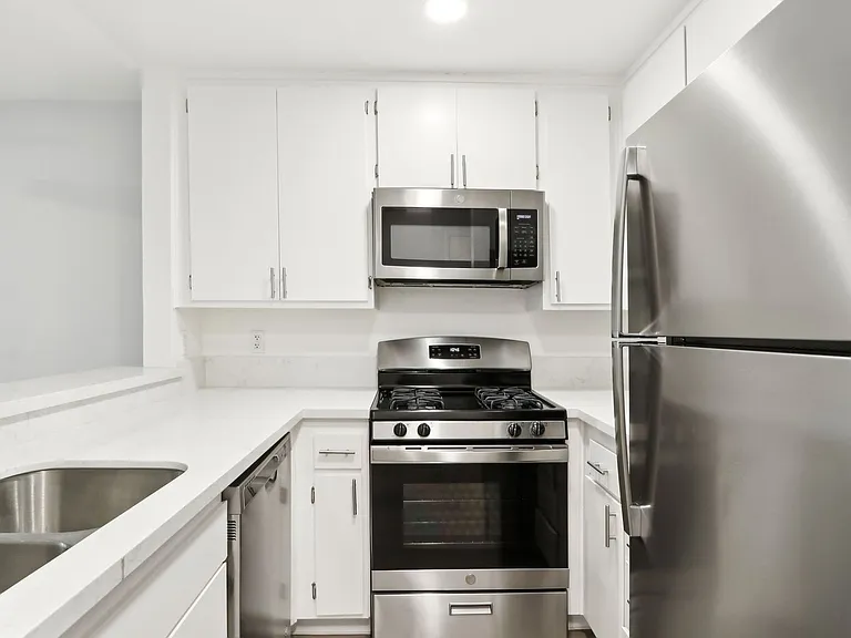 5405 Lindley Avenue — Photo 21