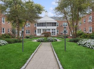 1367 Broadway APT B12, Hewlett, NY 11557