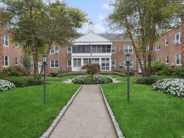 1367 Broadway #B12, Hewlett, NY 11557