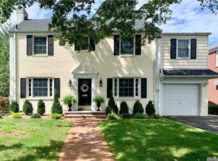 178 Wellington Rd, Garden City, NY 11530