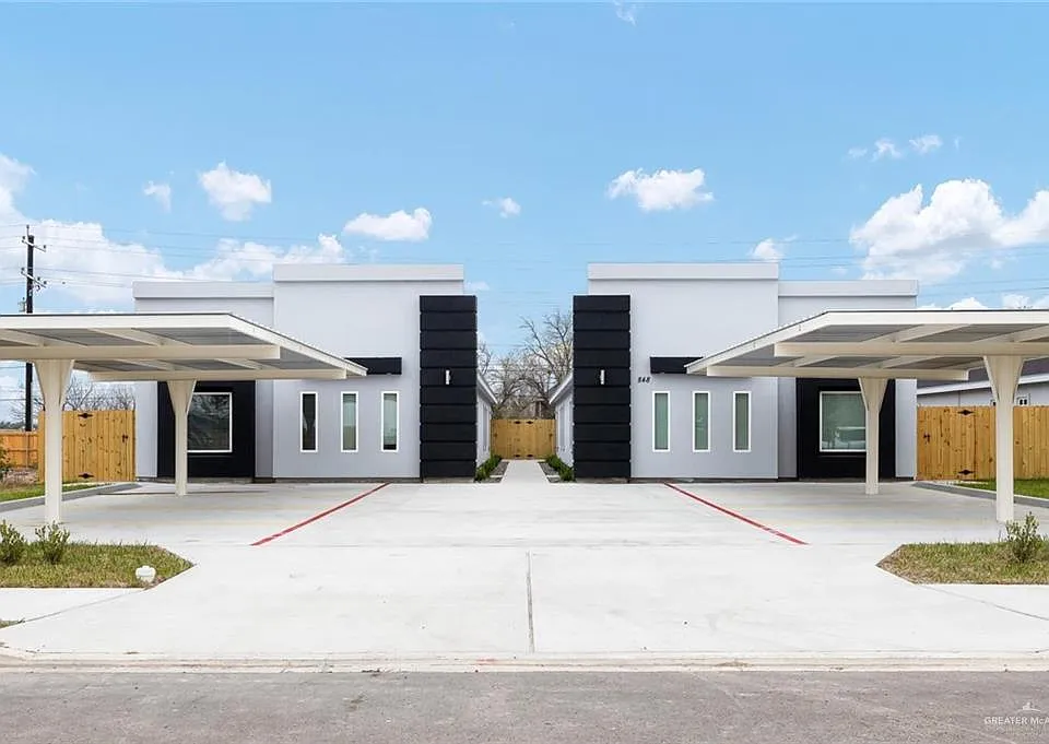848 Deluxe St #4
