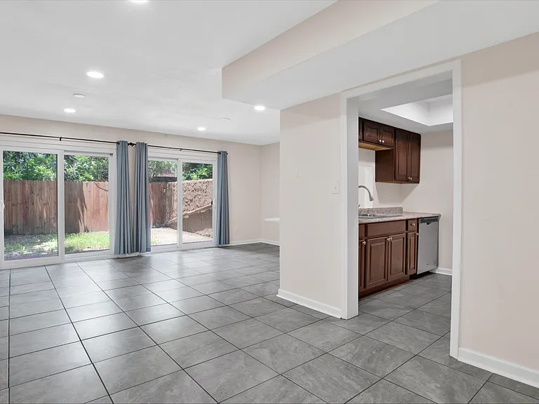 8140 Lillian Hwy — Photo 9