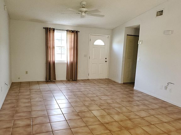 3rd image of 379 SW North Quick Cir