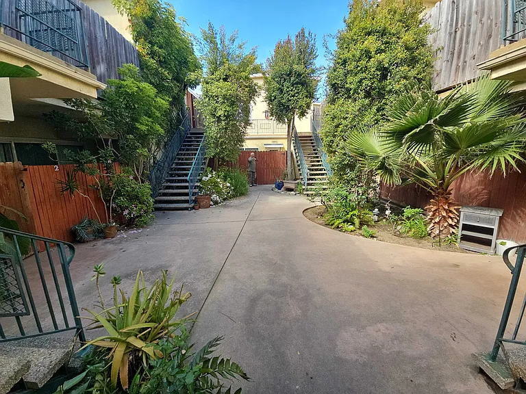 Saint Bernard St — Photo 2
