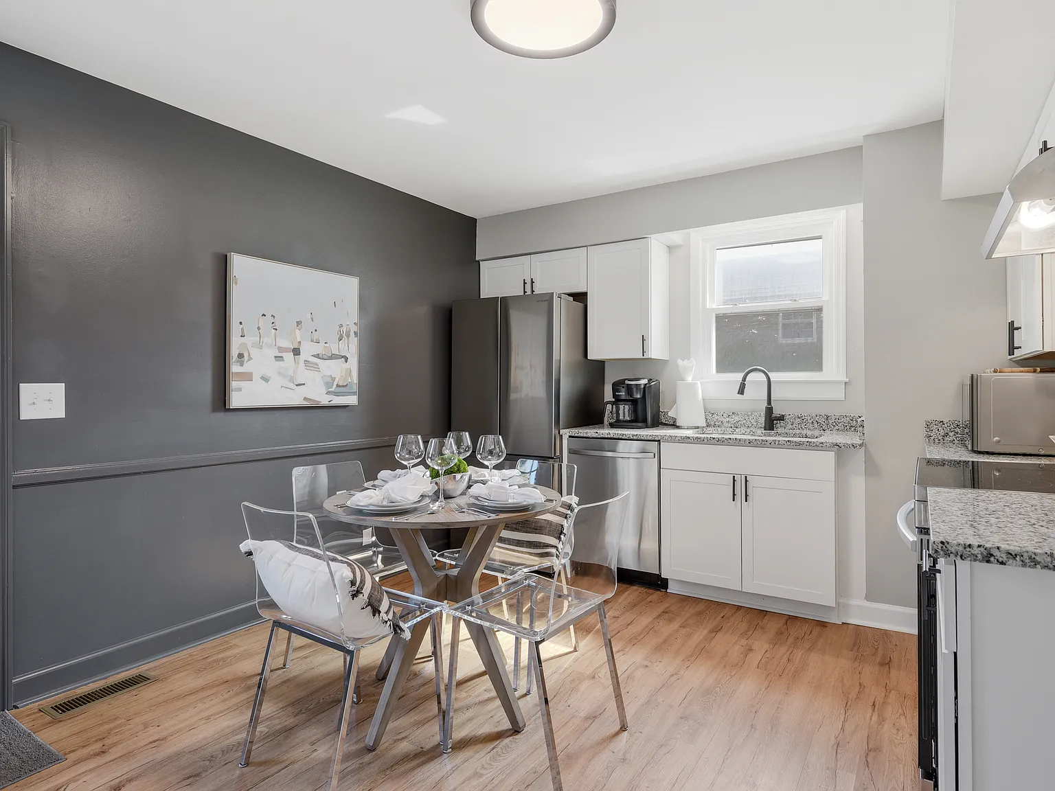 3 bed, 1200 sqft, $4,490 — Photo 3