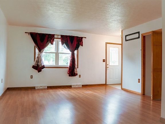 5th image of 1411 E 33rd St