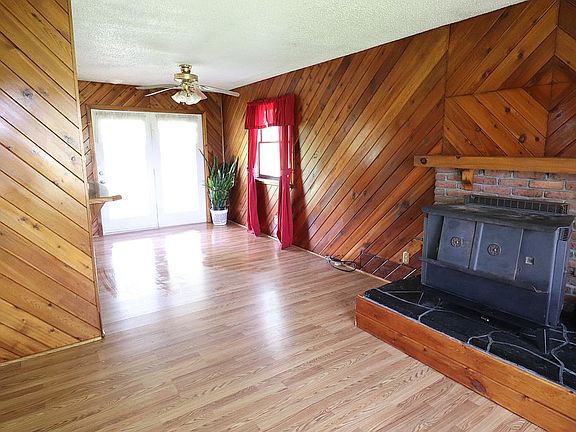 5th image of 1880 Cole Hill Rd