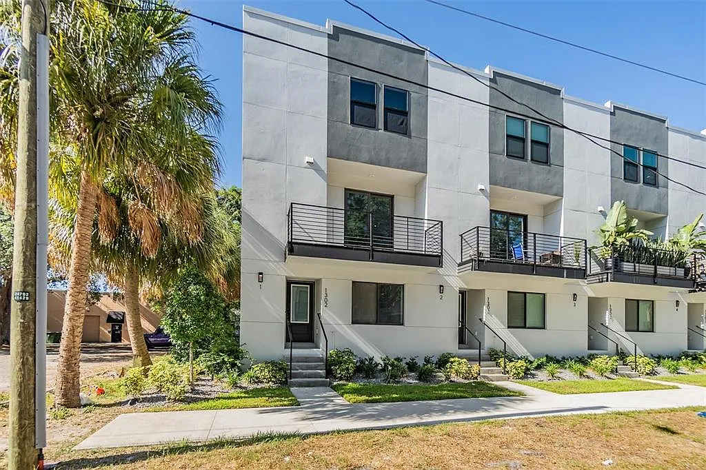 3 bed, 3.5 bath, 1778 sqft, $4,200 — Photo 1