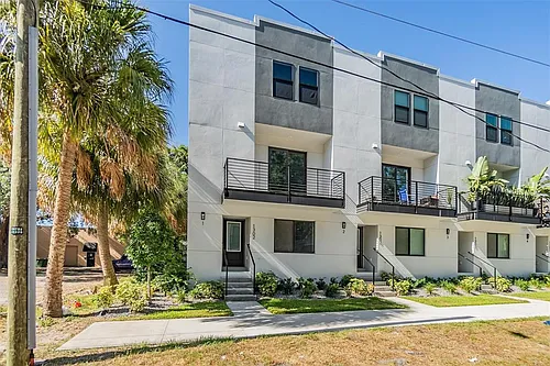 1302 W Carmen St #1 Photo 1