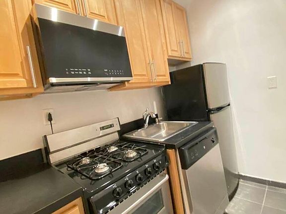 4th image of 317 E 90th St APT 3B