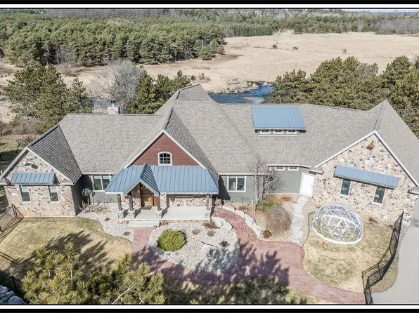 E9588 Mulroy Rd, New London, WI 54961