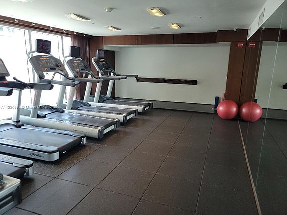 2nd image of 325 Biscayne Blvd #3424