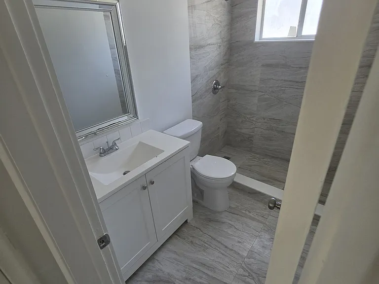 117 SE 2nd Ave #1 — Photo 8