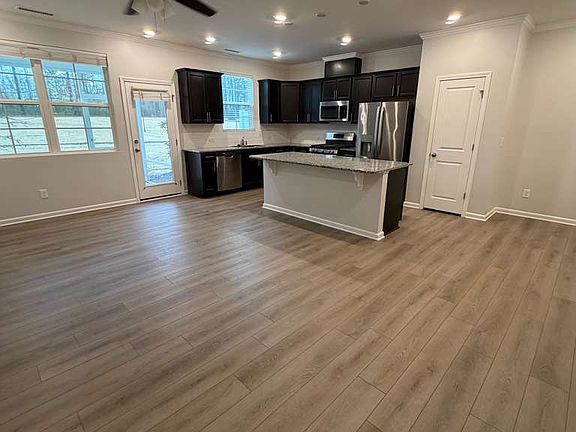 4th image of 165 Hunston Dr