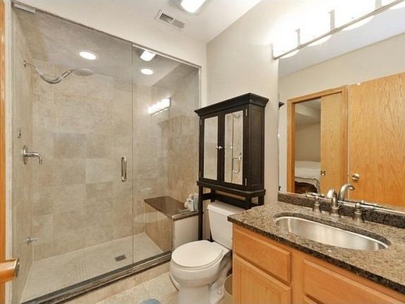 3rd image of 1417 W Erie St #B1