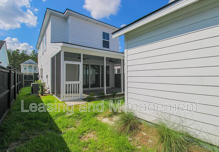 111 Crimson St — Photo 24