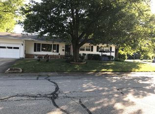 4020 N Cambridge Dr, Decatur, IL 62526