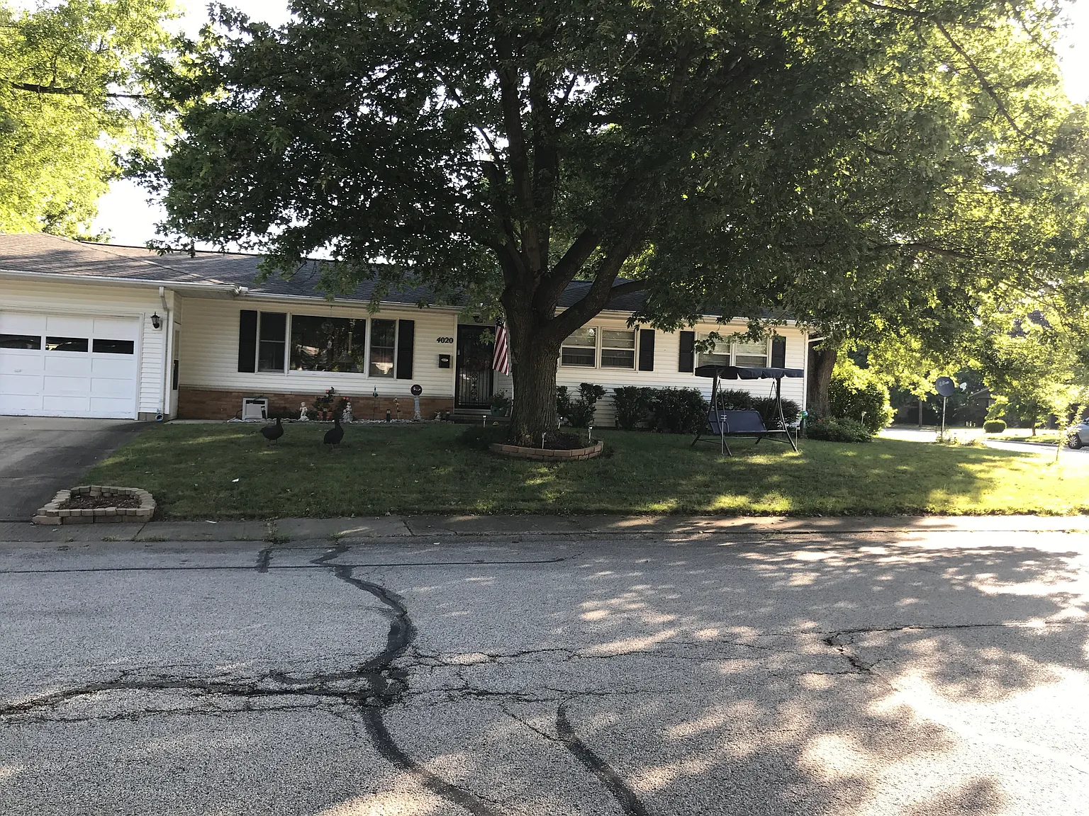 4020 N Cambridge Dr photo 1