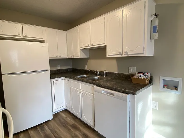 115/117 Jockey Club Dr — Photo 2