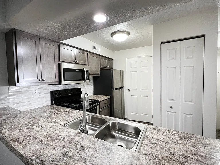 Deercross Apartments — Photo 61