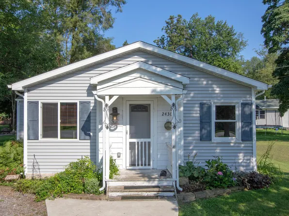 24300 Sassafras St, Edwardsburg, MI 49112