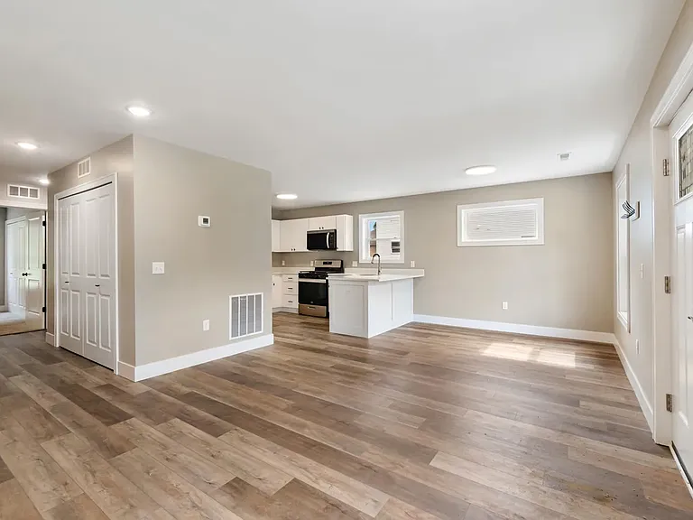 204 N Van Dorn St — Photo 4