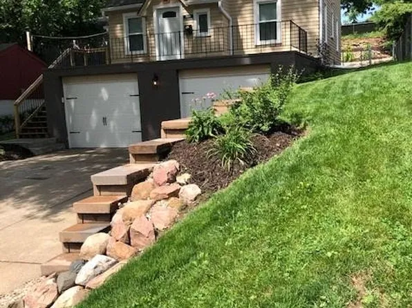 1860 S 55th St, Omaha, NE 68106