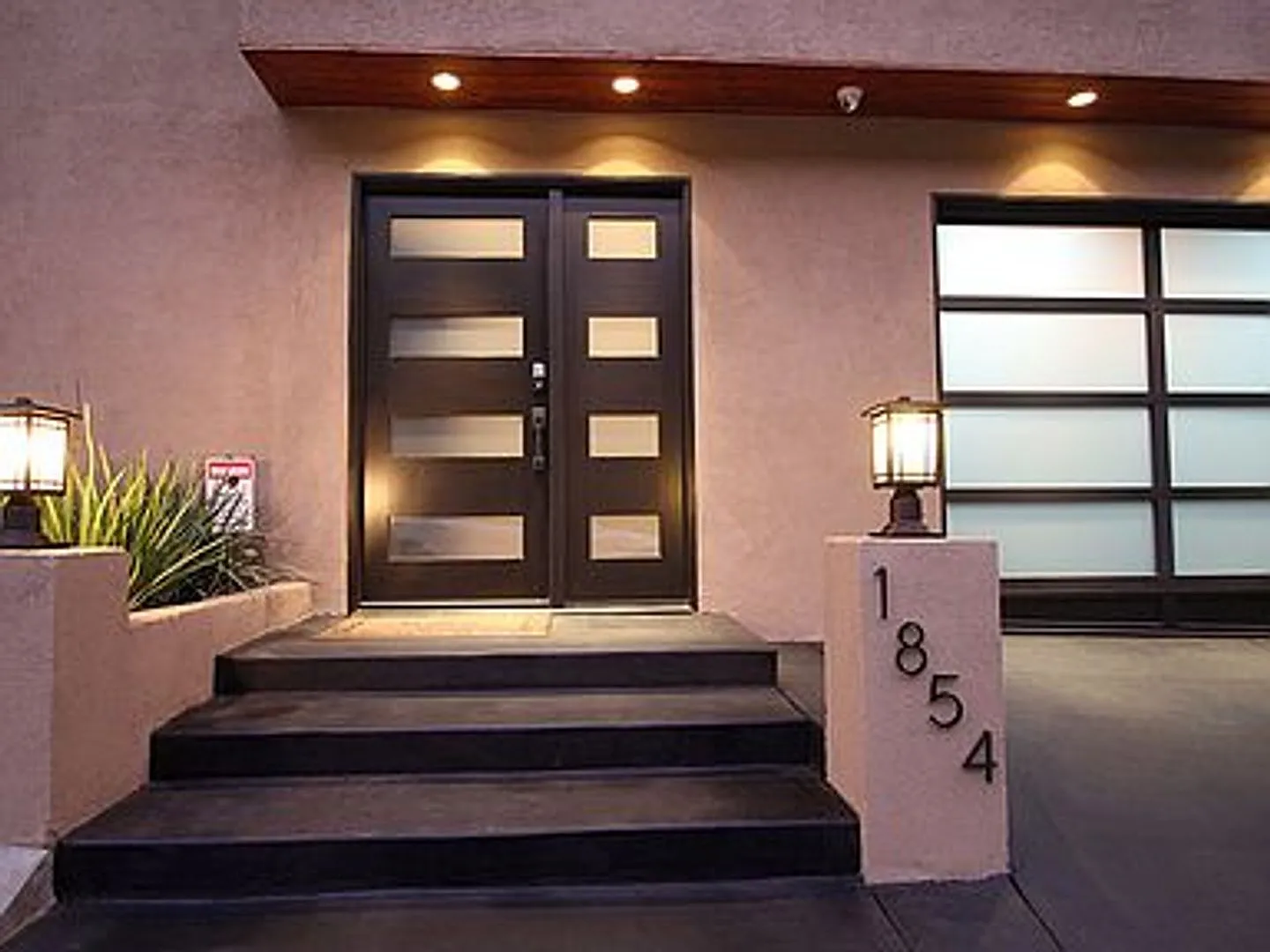 Live in the 90210! Stunning Modern Newly Renovated 2 Bedroom plus bonus room home in Beverly Hills! — Photo 3