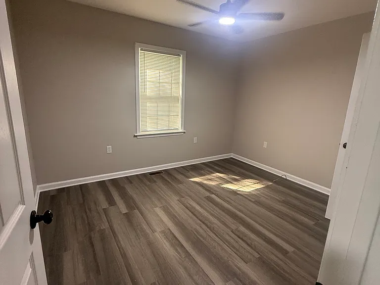 912 Lisk St — Photo 8