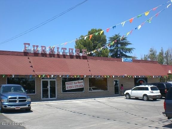 4th image of 1213 N Grand Ave