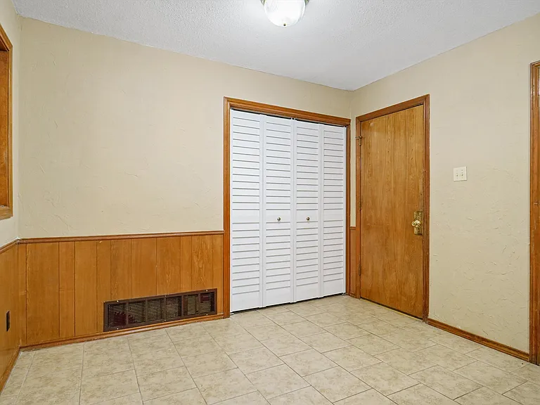 1909 Camellia St — Photo 11