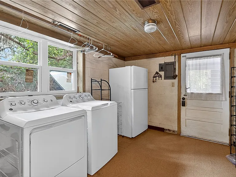 1601 Walnut Ave — Photo 3