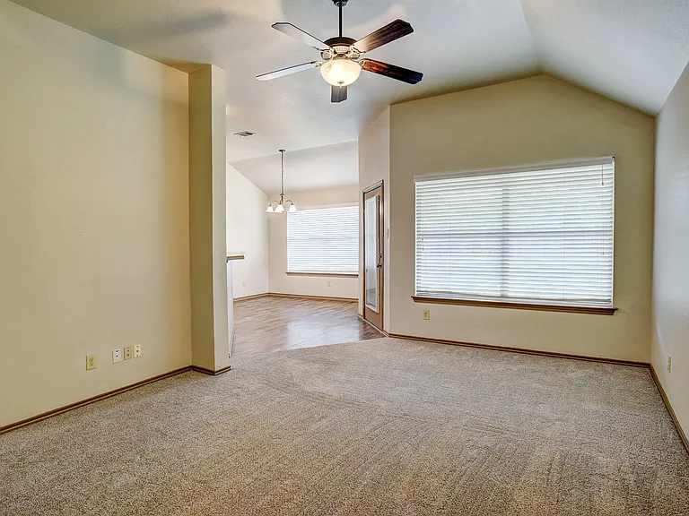 1320 Fern Ct — Photo 4