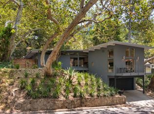 3050 N Beachwood Dr, Los Angeles, CA 90068