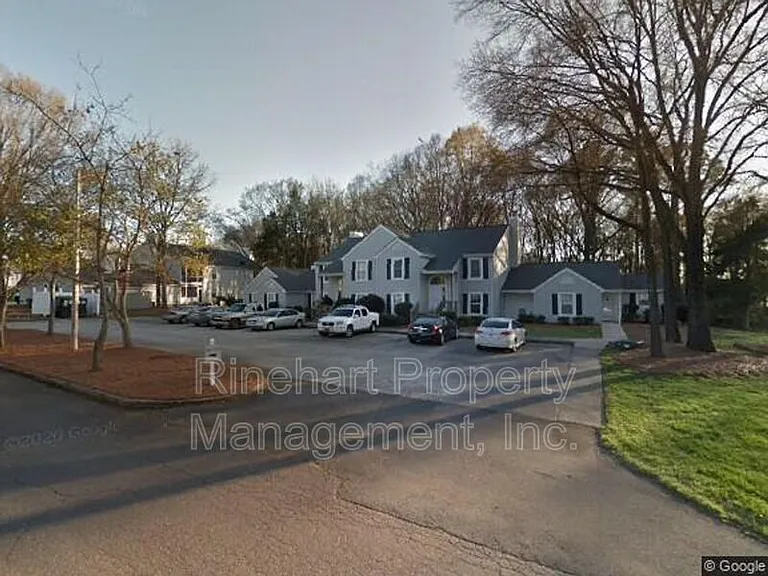 1573 Hunt Club Ct — Photo 1