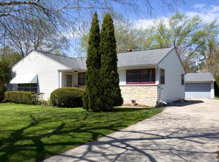 1028 W Theresa Ln, Glendale, WI 53209