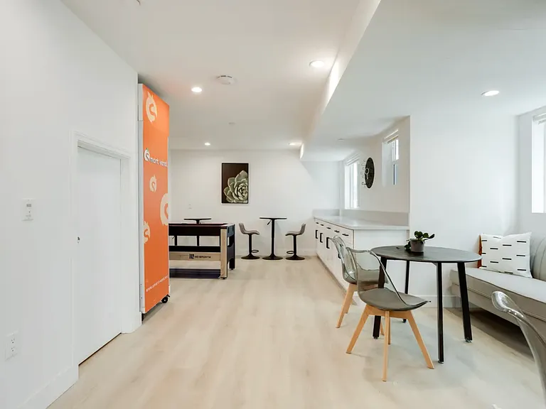 1224 W 37th Pl — Photo 12