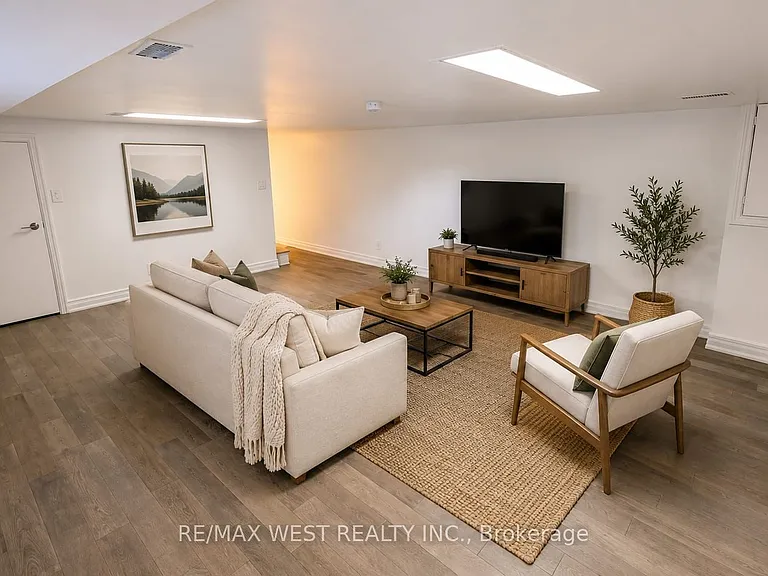 2089 Dufferin St #1 — Photo 17