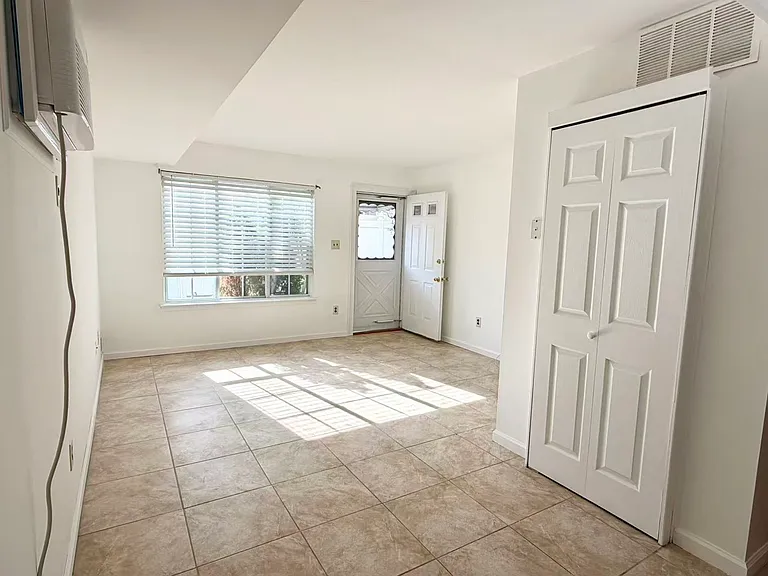 18 Hemlock Ln #1 — Photo 3