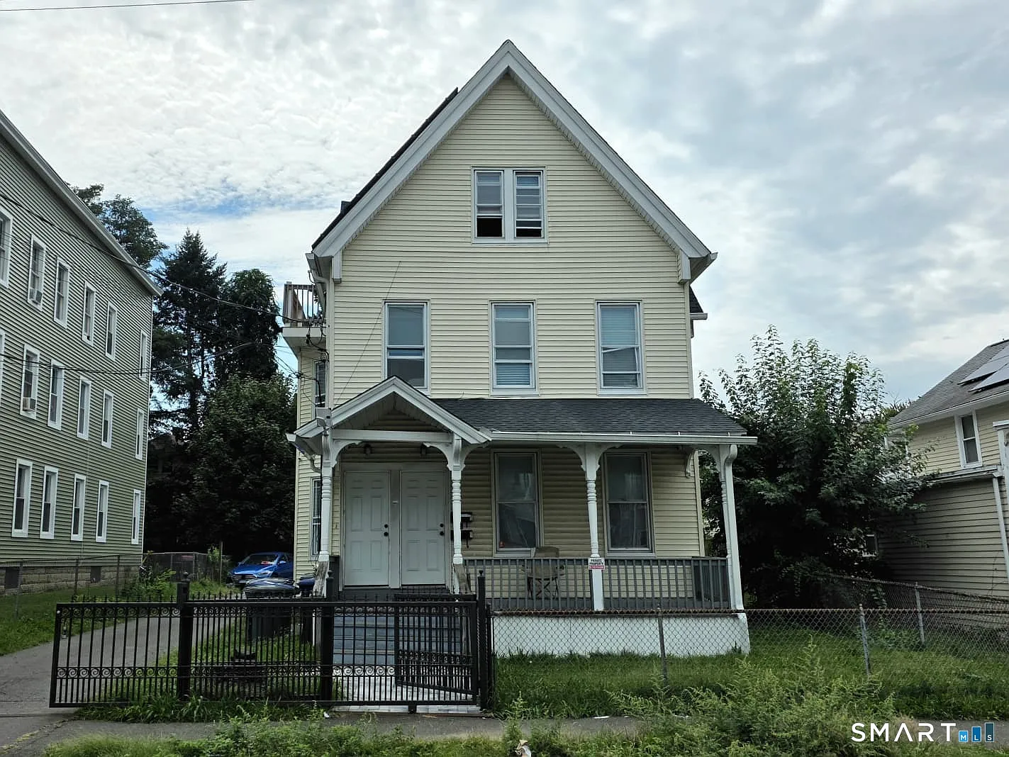 2 bed, 1.0 bath, 2489 sqft, $1,800 — Photo 1